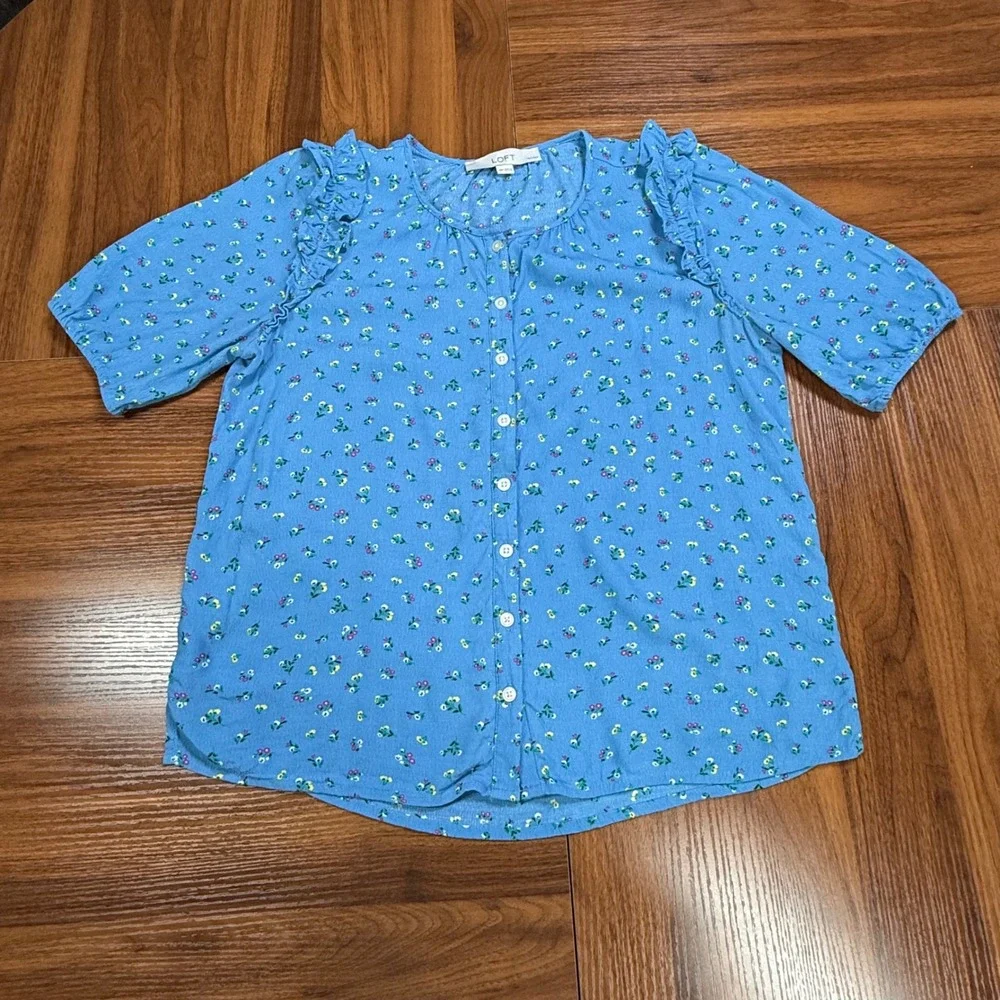 LOFT Petites Blue Floral Ruffle Button Down Blouse XSP Short Sleeve Rayon Top